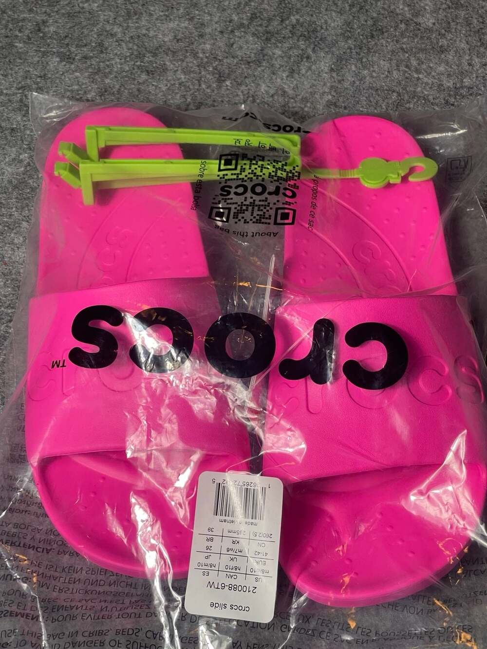 Crocs Classic Slide V2 Sandals in Fuchsia Pink Juice - Picture 4 of 4